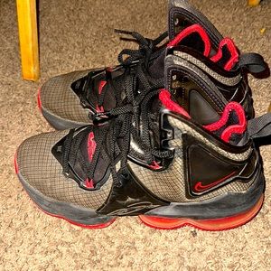 Nike LeBron 19 bred (GS)